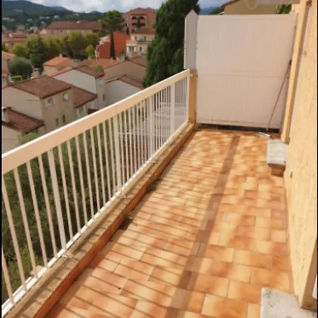 Charming Apt With Balcony In The Heart Of