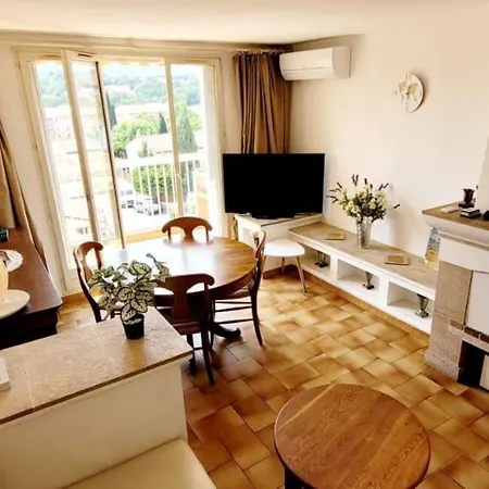 Charming Apt With Balcony In The Heart Of Lejlighed Cogolin