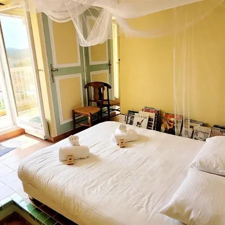 Charming Apt With Balcony In The Heart Of
