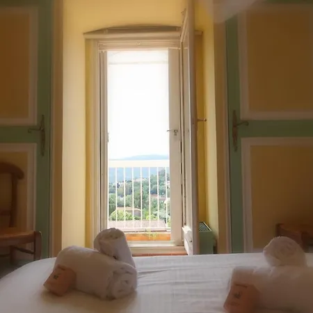 Charming Apt With Balcony In The Heart Of